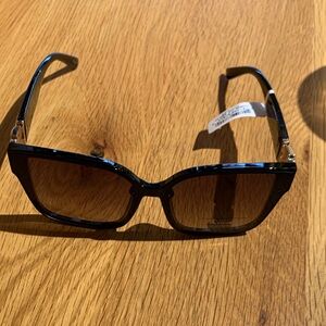 Tahari Ladies Square Flush Lens with Metal Temple Detail